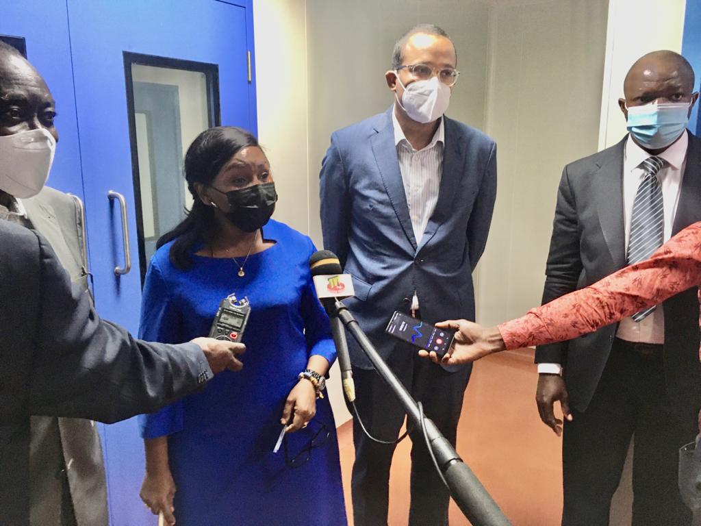 L’usine pharmaceutique DO Pharma reçoit une visite de Madame le Ministre