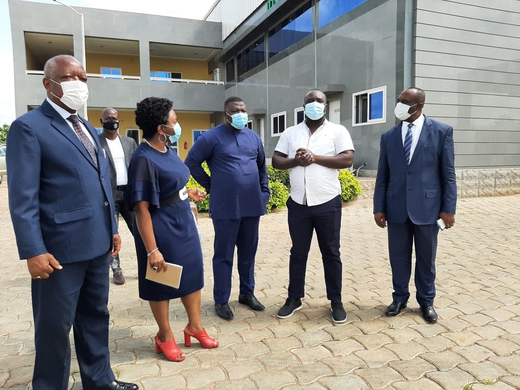 Visite de Madame le Ministre de la Promotion de l’Investissement à JUS DELICE, AMINA et SITRAPAT